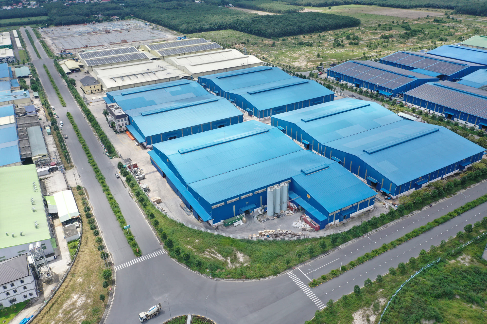 VƯƠN TẦM CAO <br> VƯỢT TẦM XA